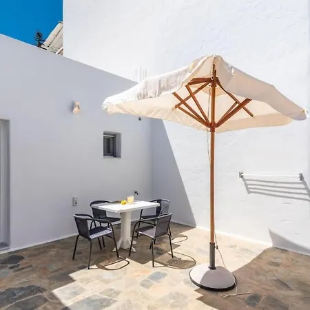 Island Dreams * Adamantas (Milos)