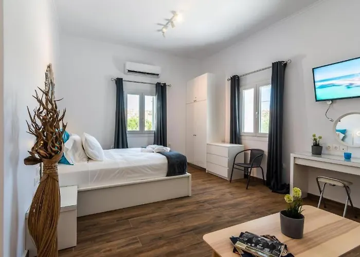 Island Dreams * Adamantas (Milos)