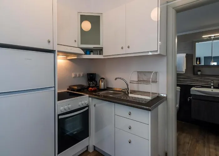 Island Dreams * Adamantas (Milos)