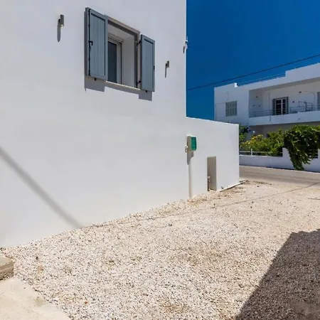 Island Dreams * Adamantas (Milos)