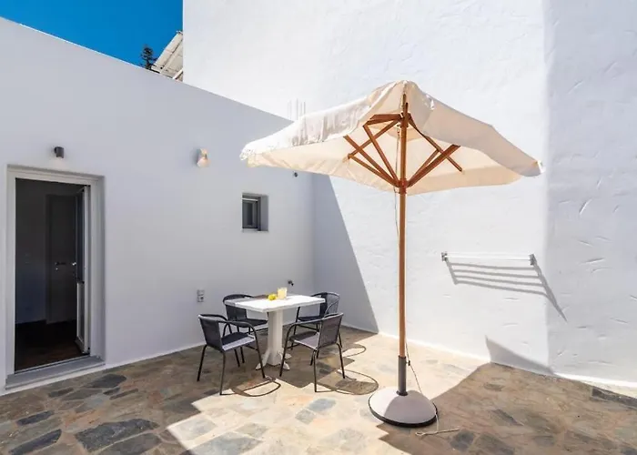 Island Dreams * Adamantas (Milos)