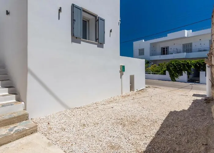 Island Dreams * Adamantas (Milos)